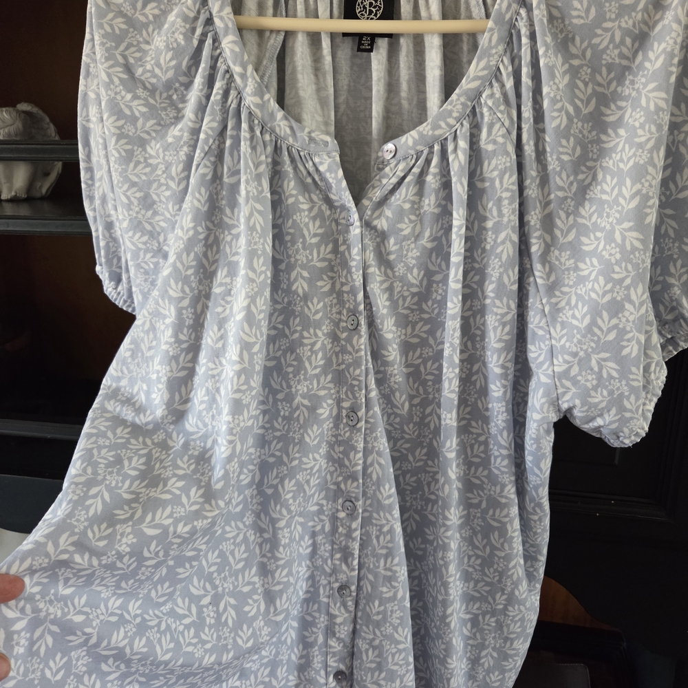 bobeau Pale Blue and White Floral Button-Front Blouse